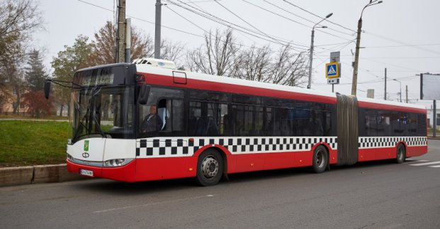 На магістралях Харкова курсують автобуси, які передали з Чехії