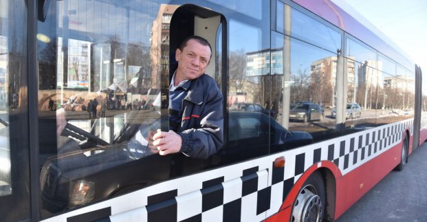 #Лица_Харькова. Максим Бронников – водитель автобуса, который развозил гуманитарную помощь 